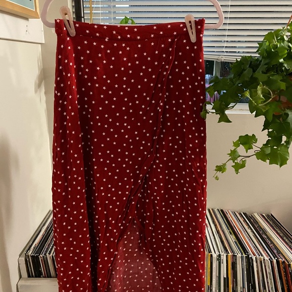 Star Pattern Skirt with Slit - Picture 2 of 4